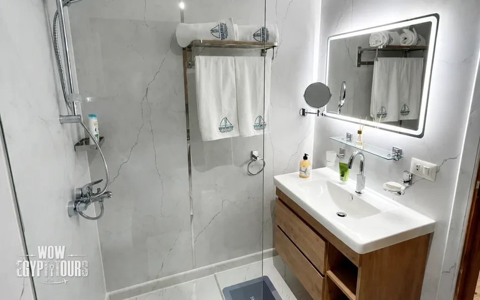 Private cabin bathroom aboard Étoile d'Égypte Dahabiya Nile Cruise