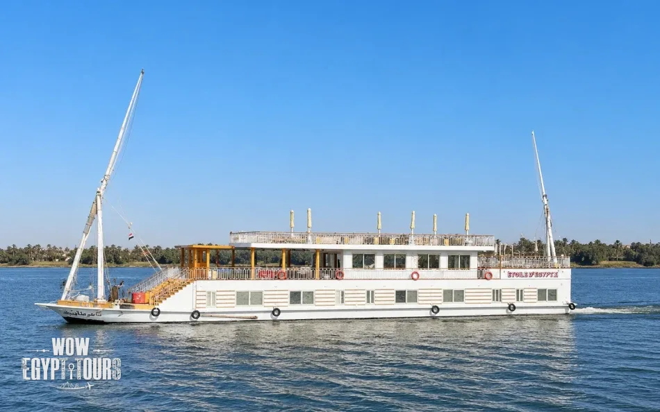 Dahabiya Nile River cruise sailing from Aswan to Luxor on a 4-day 3-night Egypt Nile cruise.