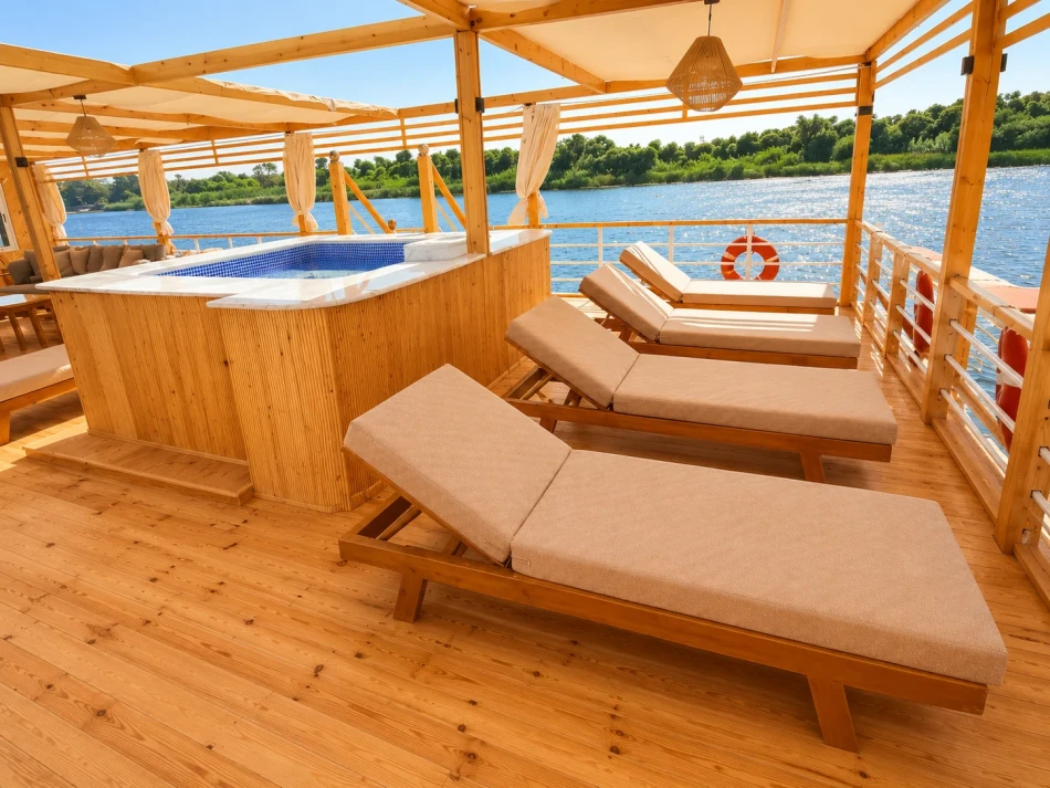 Sun deck & jacuzzi on Nile Dahabiya Nile River Cruise