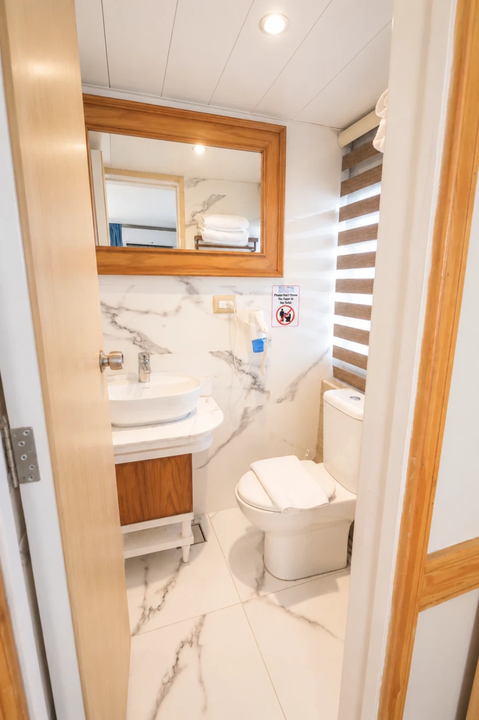 Private cabin bathroom aboard Gorgonia Dahabiya Nile Cruise