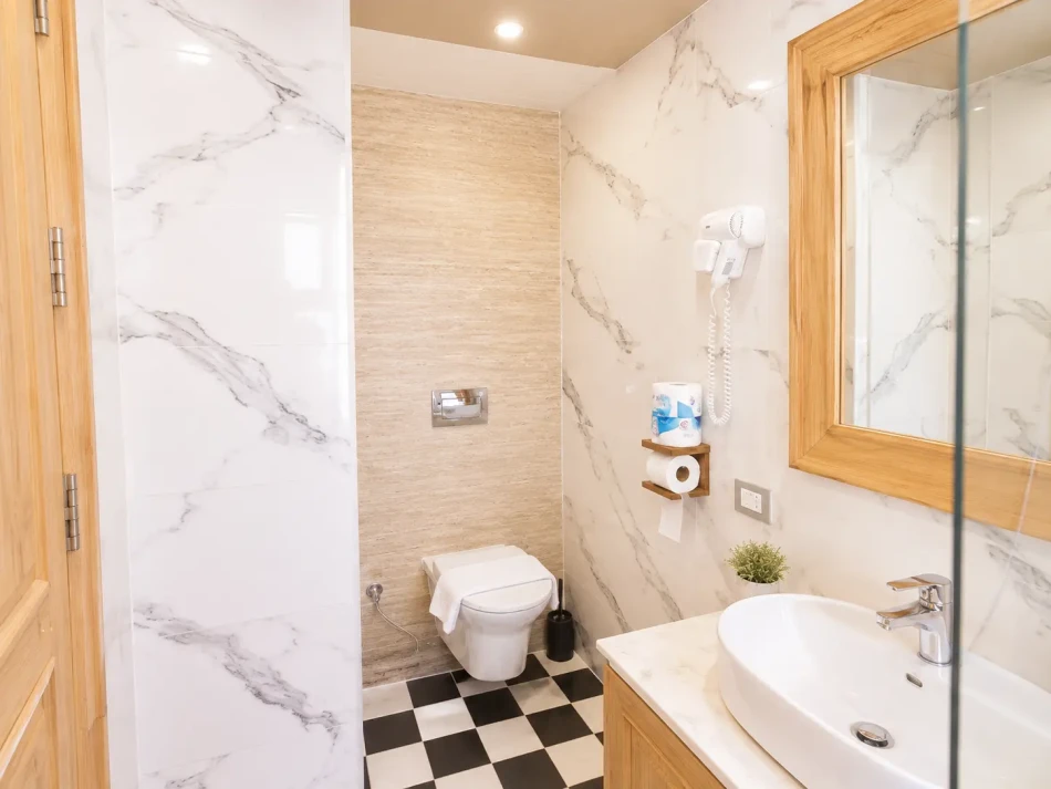 Private cabin bathroom aboard Gardenia Dahabiya Nile Cruise