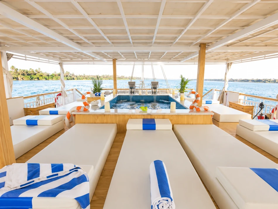Outdoor jacuzzi on the sun deck of Gardenia Dahabiya Nile Cruise