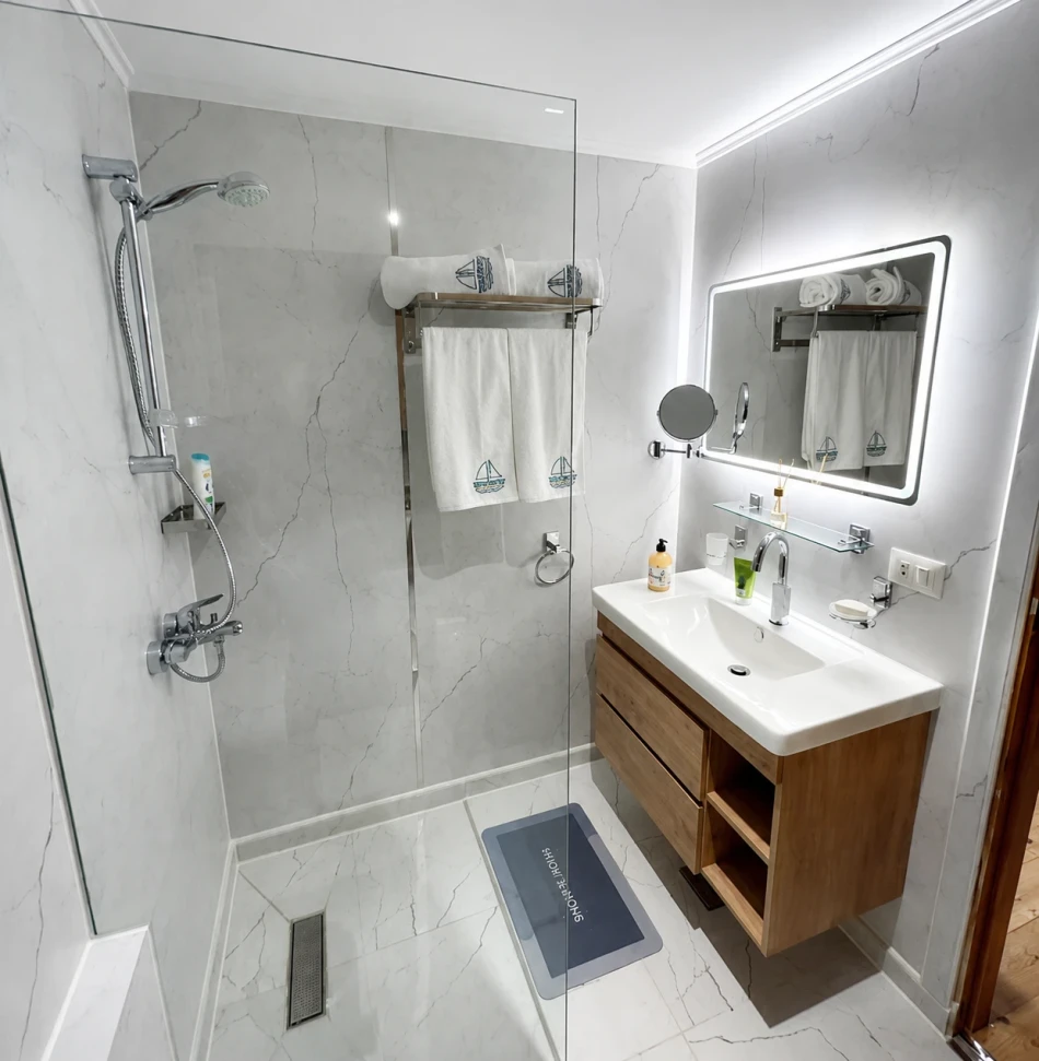 Private cabin bathroom aboard Étoile d'Égypte Dahabiya Nile Cruise