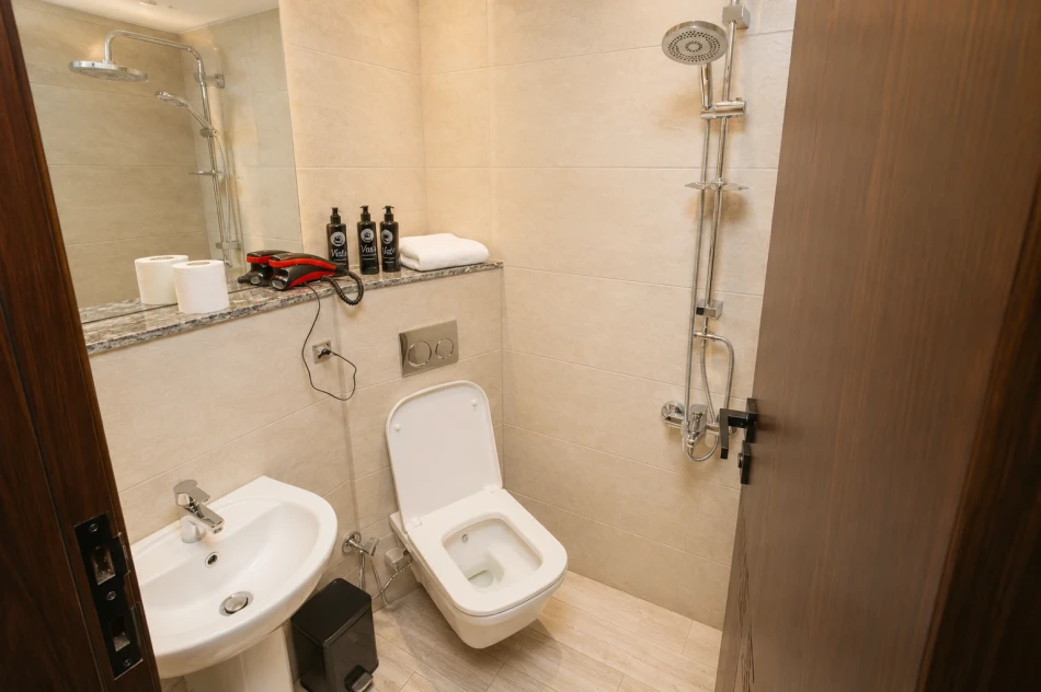 Private cabin bathroom aboard Iris Dahabiya Nile Cruise